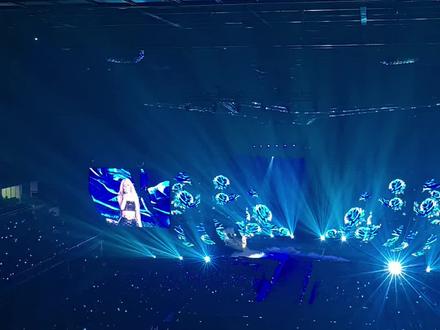 #拜三拜 #lingorm 版~寡太久,开始回忆了~
#邝玲玲 #orm 万人演唱会