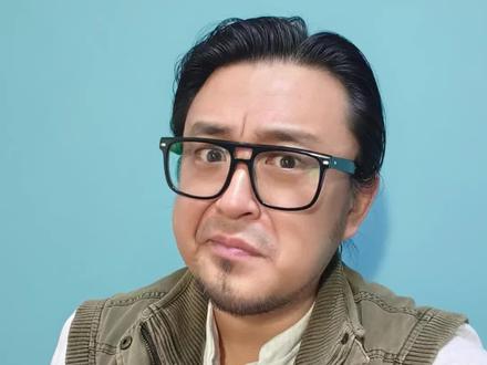 雪豹迷路了,惊现库木塔格沙漠 内容源自@南国早报 @沙漠老黑哥 #雪豹迷路现身吐鲁番沙漠被救 #内容过于真实 #万万没想到 #动物的迷惑行为 #真实生活分享计划 @抖音小助手