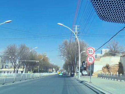 走过西宁南川东路,两边的三线工厂早己消失殆尽了!#西宁头条 #西宁的老街道 #三线建设 #街景