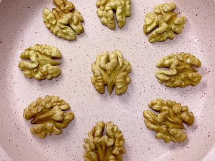 分享以下核桃去皮#宝宝辅食 #辅食教程 #小月龄辅食辅食 #母婴 #健康