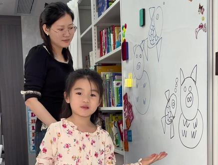 用英语教妈妈画简笔画 今天的简笔画英语,简单又实用,动作加深对单词理解,不知不觉中就学会几个新单词啦,你们学会了吗?#小猪的画法 #英语口语 #简笔画#英语单词学习 #英语启蒙