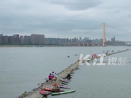 9月1日, 武汉现2公里长“江心小路”,原来它还有这个用处……
