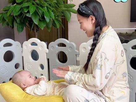 今日份亲子手指操 《五根手指》来喽, 培养语言节奏感与倾听习惯,刺激宝宝语音感知。(带着宝宝学起来吧)#亲子互动#家庭早教#手指谣#0到三岁手指操早教#和宝宝一起互动