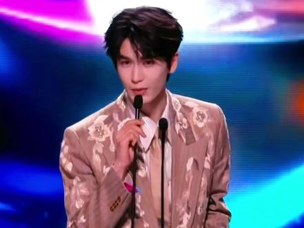 年号召力演员#张凌赫 @张凌赫