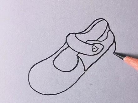 我们一家四口穿的鞋子简笔画。#兴趣才艺 #萌知计划 #简笔画@抖音青少年