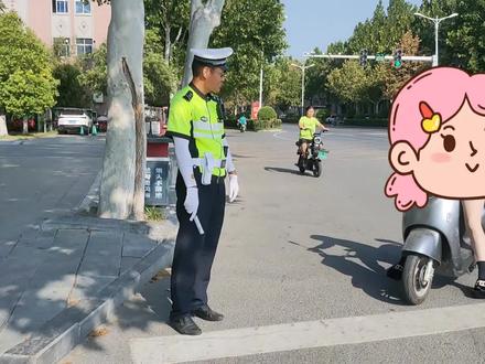 会骑≠能骑!兰考交警暑期安全出行敲警钟!#遵纪守法 #戴头盔骑车 #交通安全 #文明骑行 #未成年出行