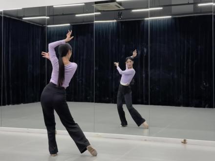 女儿心如水|#女儿心总如水起伏而迂回 #女儿心如水 #我也来跳女儿心总如水 #背面分解教程 #苏州成人舞蹈 @抖加上热门 @抖音小助手