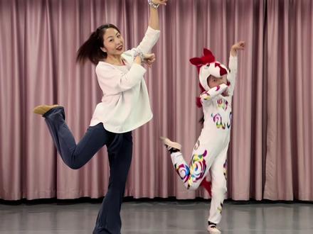 全网最难热的舞蹈老师带着小马出战,马年必跳#舞蹈挑战 #少儿舞蹈 #马年舞蹈 #舞蹈教学 #快乐小马