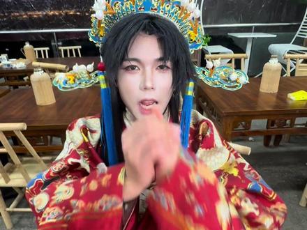 洪崖洞NPC祝大家新年快乐 你们来看下谁偷吃了女帝的火龙果
#洪崖洞 #洪崖洞NPC #洪崖洞的钟 #洪崖洞撞钟亮灯仪式