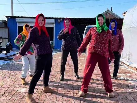 这几天爆火的大花轿我们也来跳一曲,你们说我们几个谁跳的好#记录真实生活 #农村日常 #农村生活 #农村人的一天 #大花轿