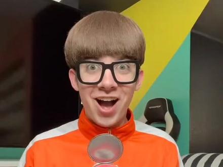 原来薯片罐后面都有蘸料,现在才发现#喜欢的点个赞 #星河知识计划 #喜欢就关注我吧 #持续关注持续精彩