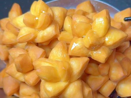 过年一定要安排上这个花果子,香甜酥脆好看又好吃,寓意着花开富贵,过年当个小零食特别好吃#过年了 #炸果子 #纯手工制作美食 #过年小零食