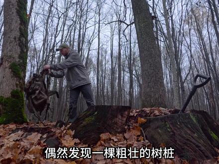 为了应对寒冷的冬季,在地下挖出一居室,屋内温暖又舒适。 #荒野建造 #户外 #解压 #荒野独居 #野外生存