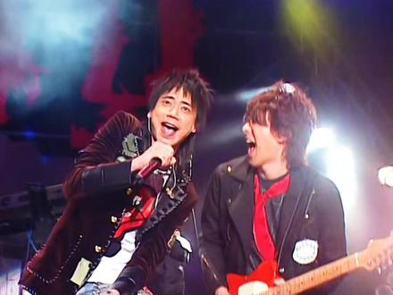 一个用绳命在唱歌的男人,摇滚巨人苏见信的信式嘶吼,喜欢听高音和嘶吼的就是一种发泄和享受,华语乐坛没几个敢这样唱。
#信乐团 #苏见信 #高音 #摇滚 #嘶吼
@信樂團 @信(苏见信)