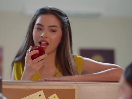 菲影星级新片速递 当玛拉发现新郎背叛后,她向新结识的朋友莉娜倾诉。他们的羁绊加深成欲望,冒着事业风险,毁掉生活,带来危险的后果。#菲律宾电影#电影#电影解说#东南亚电影#新片速递