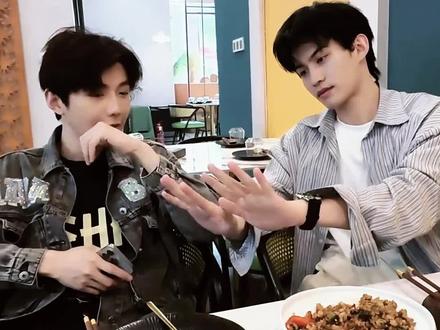 普普一言不合上高速 云旗都追不上了哈哈哈哈#绝配 #云熠