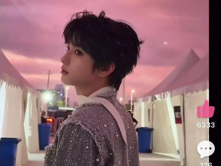 这个老师简直神了!!!我明天还要坐车去重庆,大半夜的还在看这位老师的re ,特别感动。她不止一次的为橹穆感动泪目,还是我刷到的唯一一位为枳妹落泪的up。🥹🥹#橹穆reaction #lm