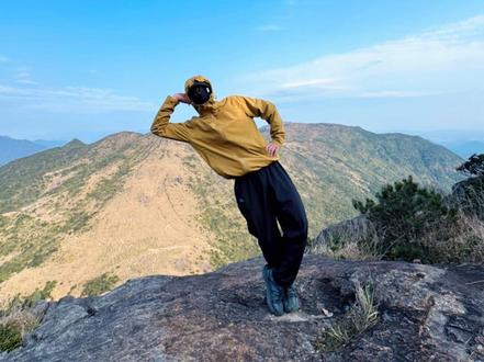 爬山通用拍照姿势 快收藏起来,别到山里发懵了🫨#户外拍照 #生命力照片 #户外徒步登山 #来抖音玩户外 #爬山