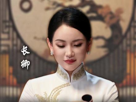 请停留2分钟:这段关于“你”身世的故事,2026年一定要听完 逢七必变,变的是沧海桑田,不变的是那一碗热羹里熬煮的牵挂。
我们戴人胜、捞鱼生,铭记的是那份藏在烟火气里,代代相传的念想。
凤凰归位,归的不是天地,而是你久违的、平静的内心。#正月初七 #人日节快乐 #捞鱼生捞个风生水起 #人胜节 #传统文化