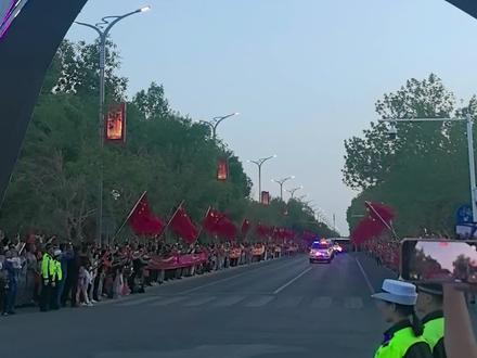 神舟二十三号载人飞船于2026年5月24日23时08分在酒泉卫星发射中心成功发射,任务取得圆满成功 。
航天员乘组
由朱杨柱(指令长)、张志远、黎家盈3名航天员组成,其中黎家盈是首位来自香港的航天员 。