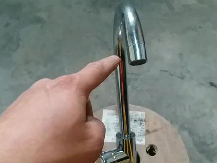 冷热水龙头过滤网堵了,水嘴锈注拆不掉,教你妙招,轻松拆卸