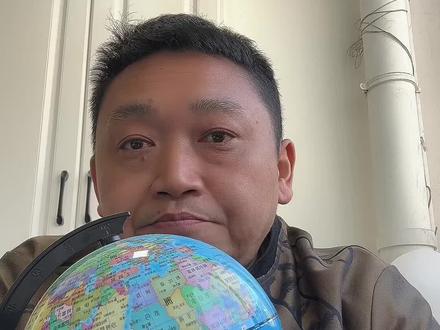 别被洗脑了!油车根本没结束!
比亚迪兆瓦闪充是进步,但远没到封神的地步。
伤电池、老车用不了、桩没普及……
凭啥就说油车死了?
理性说话,不吹不黑。
你觉得油车真会被纯电干掉吗?评论区见!#比亚迪发布最新技术 #比亚迪发布会 #比亚迪第二代刀片电池 #真话