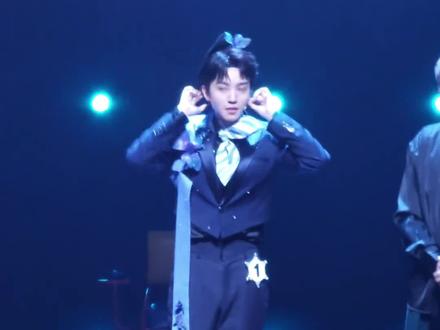 全场安静只需要王俊凯轻轻一指#王俊凯 #话剧 #趁世界还年青