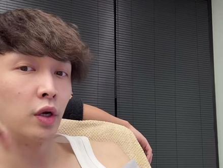 “老师这里有个人不读”
“他混老师”
“他霍霍我”
“你只能求助我”
小刘:我一定要一起嘛哈哈哈哈哈哈哈#张艺兴 #张艺兴新年快乐 #新年有礼了