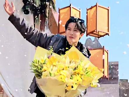 2026.1.25檀健次横店万人赴檀约,双向奔赴定山河 记录下檀健次和炭火们双向奔赴的名场面,他努力给我们最好作品我们给他最好的应援和支持,和你一起打江山,祝檀健次何不同舟渡开机大吉一路长虹#檀健次何不同舟渡谢却山 #小炭火永远为多多发光发热 #双向奔赴