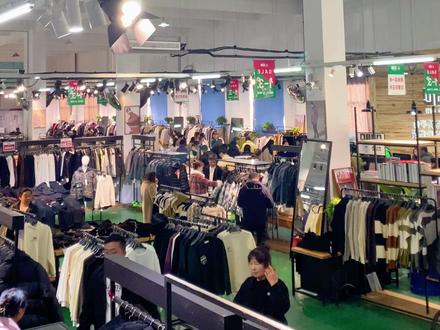 嘉善1800平大型服装工厂店❗❗ 承包了我一整个冬天的衣柜😎#嘉善 #同城好店推荐 #她家衣服质量好还不贵 #这家店回头客超多 #好看的衣服都在这里