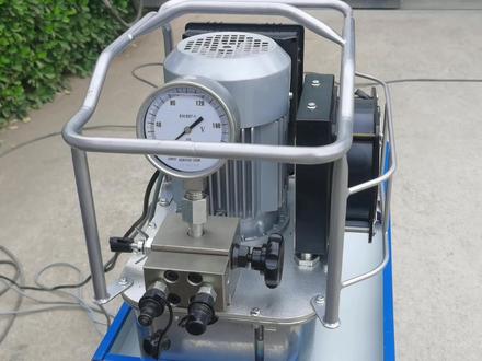 拉伸器的使用实操1(租售) #液压拉伸机 #液压拉伸器 #液压扳手 #液压工具 #风力发电