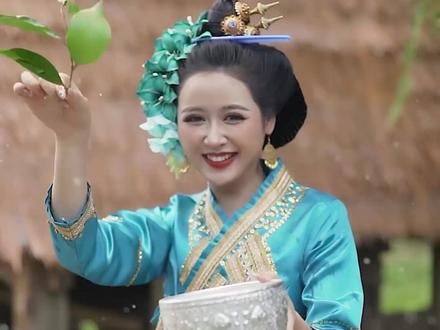 你心中的泼水节是什么样的?#云过泼水节水桶挑战 #傣族姑娘依光扁 #西双版纳 #泼水节