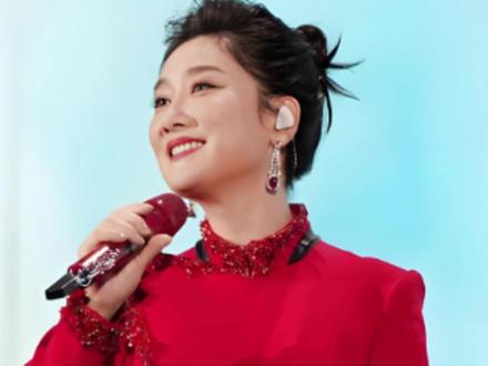 凤凰传奇演唱会欢乐多:玲花笑场背后的趣味故事 #娱乐八卦