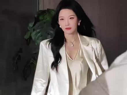 BGM说什么没听清
新合作期待上线~
#韩雨彤 #爱我万岁 #黄雀风 #落日雨辉 #短剧四小花旦