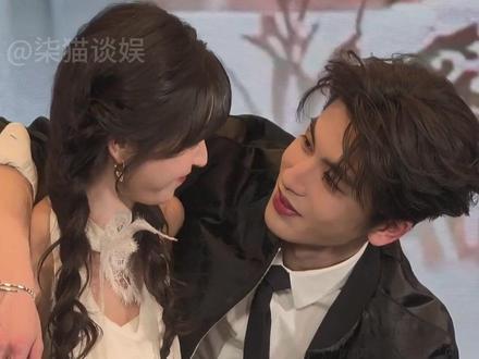 张凌赫对女星下意识反应暴露真实关系,看田曦薇宠溺藏不住,对赵今麦绅士又浪漫,看到白鹿:或许真谈过?#白鹿 #张凌赫 #田曦薇 #影娱热点团 #内容启发搜索
