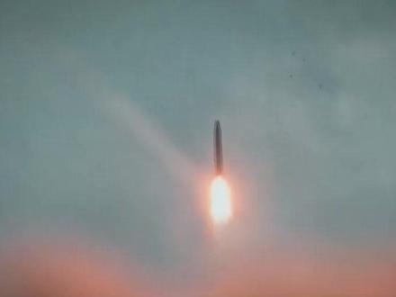 当前,美以伊冲突已进入第四周,伊朗大规模动用弹道导弹实施精准打击,本土国防工业成果与实战化运用能力再一次备受关注。