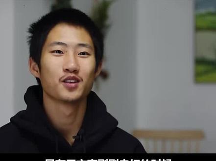 同样是一夜爆红!看完冬泳怪鸽的态度,才知道于文亮被骂是真不冤 #于文亮 #冬泳怪鸽 #娱乐