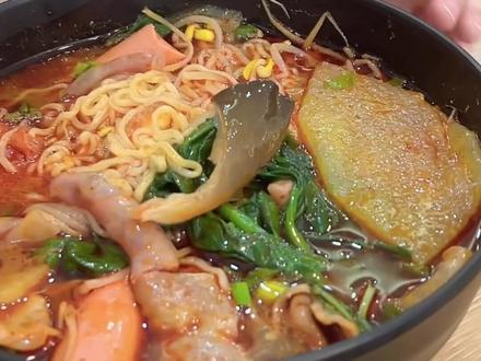 一顿麻辣烫吃掉我一星期的菜钱…
合肥知名老牌麻辣烫天花板踩雷了?!吃过的仙女们你们觉得呢?🥲#合肥探店 #合肥美食 #麻辣烫 #美食评测 #网红美食打卡 @DOU+小助手 @抖音小助手 @DOU+上热门