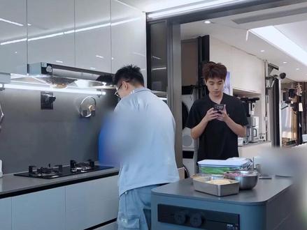 被年轻爸爸的贴心给暖到了#我们的爸爸