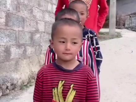 憋笑挑战之道具赛这一块 #搞笑 #看一遍笑一遍 #会火 #搞笑视频