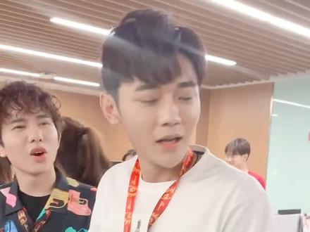 #奋斗吧少年 #黄靖 #余凯宁 这个小哥哥爱了,太可爱啦