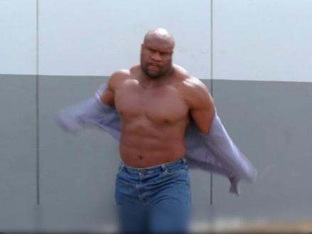 小个子男人进入监狱,没想到却成了老大