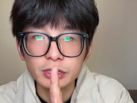 为什么猫咪会叼着东西吃饭,是阿贝贝吗? #小卢呼噜噜#新手养猫#猫咪阿贝贝#猫行为学#动物的迷惑行为