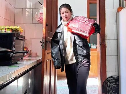 不能再低调了!今天整个陕西过年必备的八大碗之粉蒸肉配荷叶饼!我吃了5个馍#陕西美食 #抖音年味争霸赛 #陕西吃啥更攒劲 #食养西安 #老陕家乡味