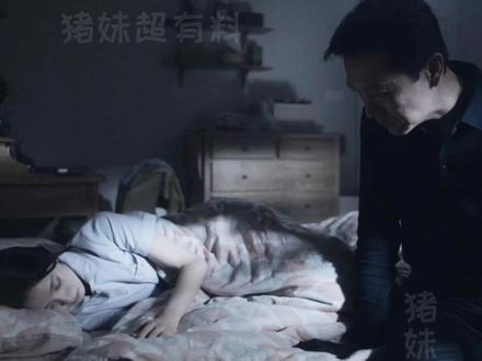 衣柜连通暗门,恶意藏在身边,消失的人真的看得我脊背发凉 #看消失的人衣柜里的洞好窒息 #电影消失的人