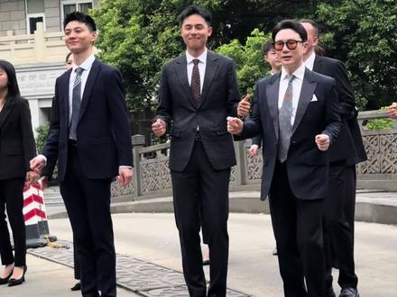 #穿着西装去跳舞 #可惜春风不懂我伤悲 #裁判跳舞 检查作业啦胡老师 @胡耀文