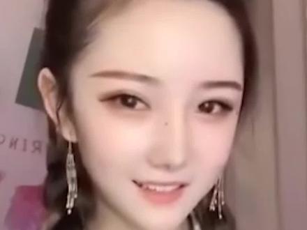 网红法克儿在直播间痛哭,疑似是因为和榜一大哥谈恋爱被甩