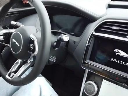 #抖出山西洋务范 #抖音嗨车节 @抖音汽车 小姐姐觉得:捷豹内饰有bug🤣🤣