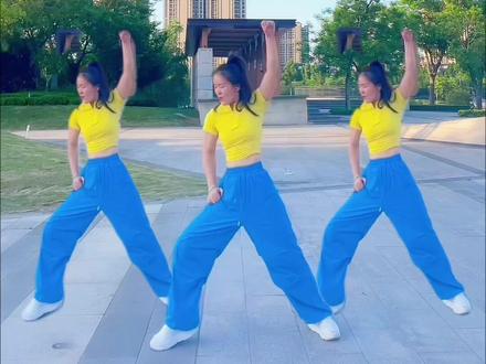 #热门歌曲🔥#越听越好听简单易学健身操 《迟到》经典歌曲来喽,咋这么好听呢✌️@音乐制作人-阿浩