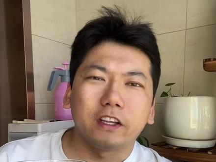宇树机器人为啥操作的时候遥控器放在后面呢 #宇树科技 #机器人 #ai